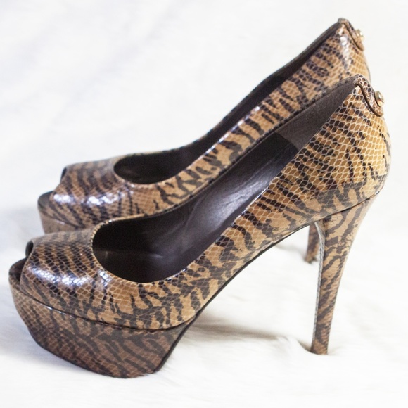 Stuart Weitzman Python Peep Toe Platform Pump - Picture 4 of 8